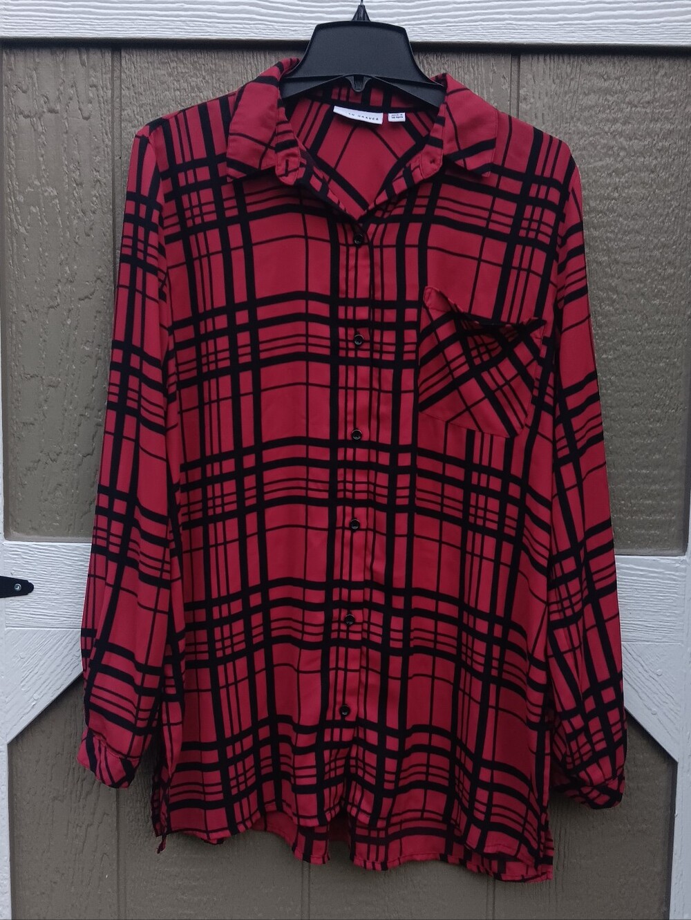 Susan Graver Red and Black Flowy Button-Up Blouse Size 14